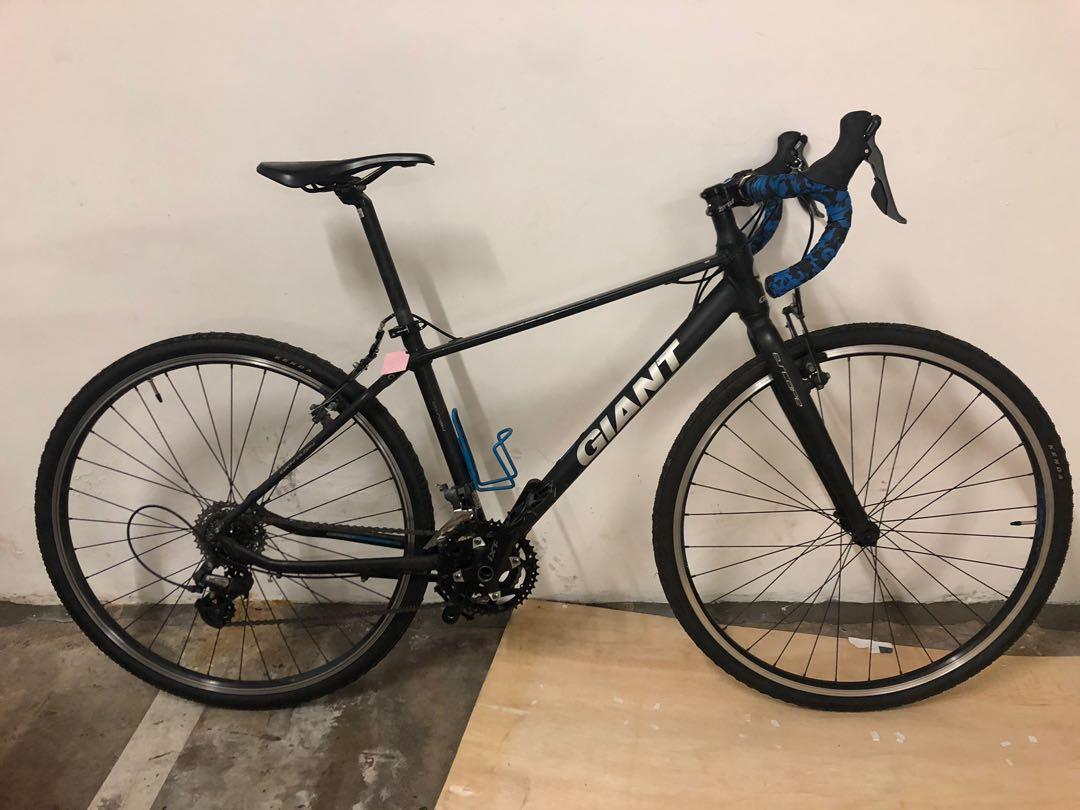 Giant gravel road hotsell bike