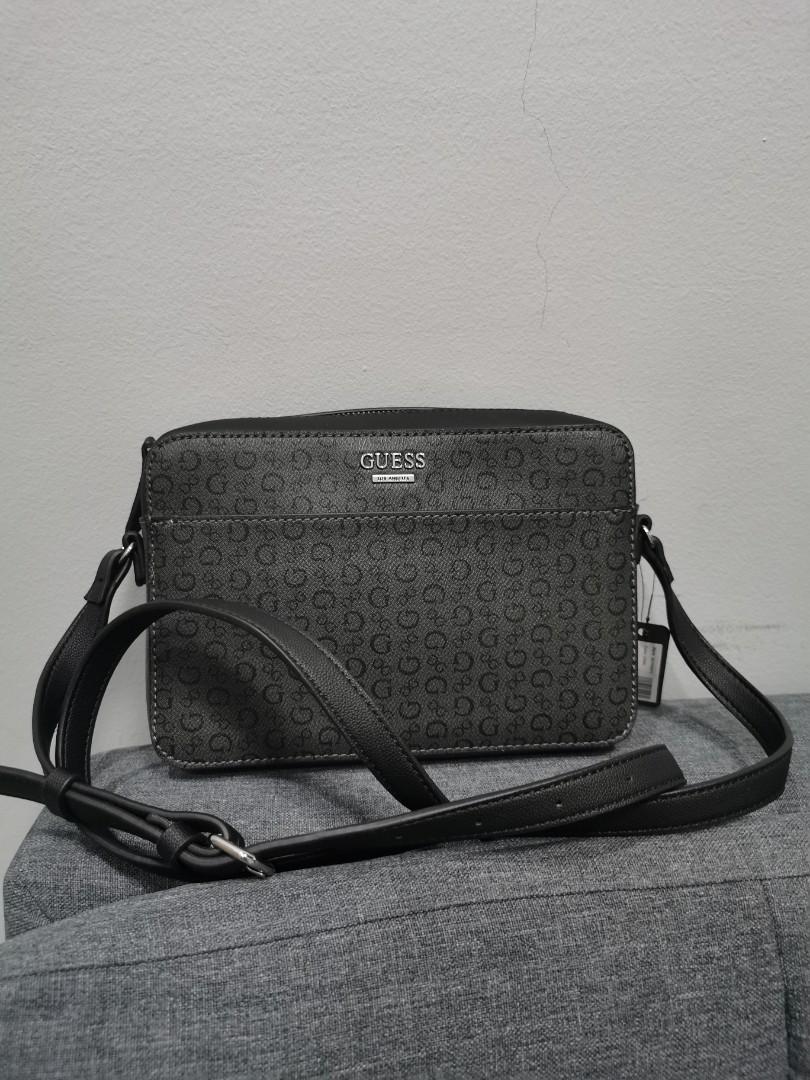 Guess bag (Category: Luxury Bags & Wallets) located in Tagum. Submitted by shwzzzd (Listing ID 1152875718, Image 1). Description: 100% original Guess black crossbody bag Small size Brandnew with tag Excellent condition 🤍 RFS: Decluttering 😊 Black bag Black crossbody bag Guess bag Guess campos mini.