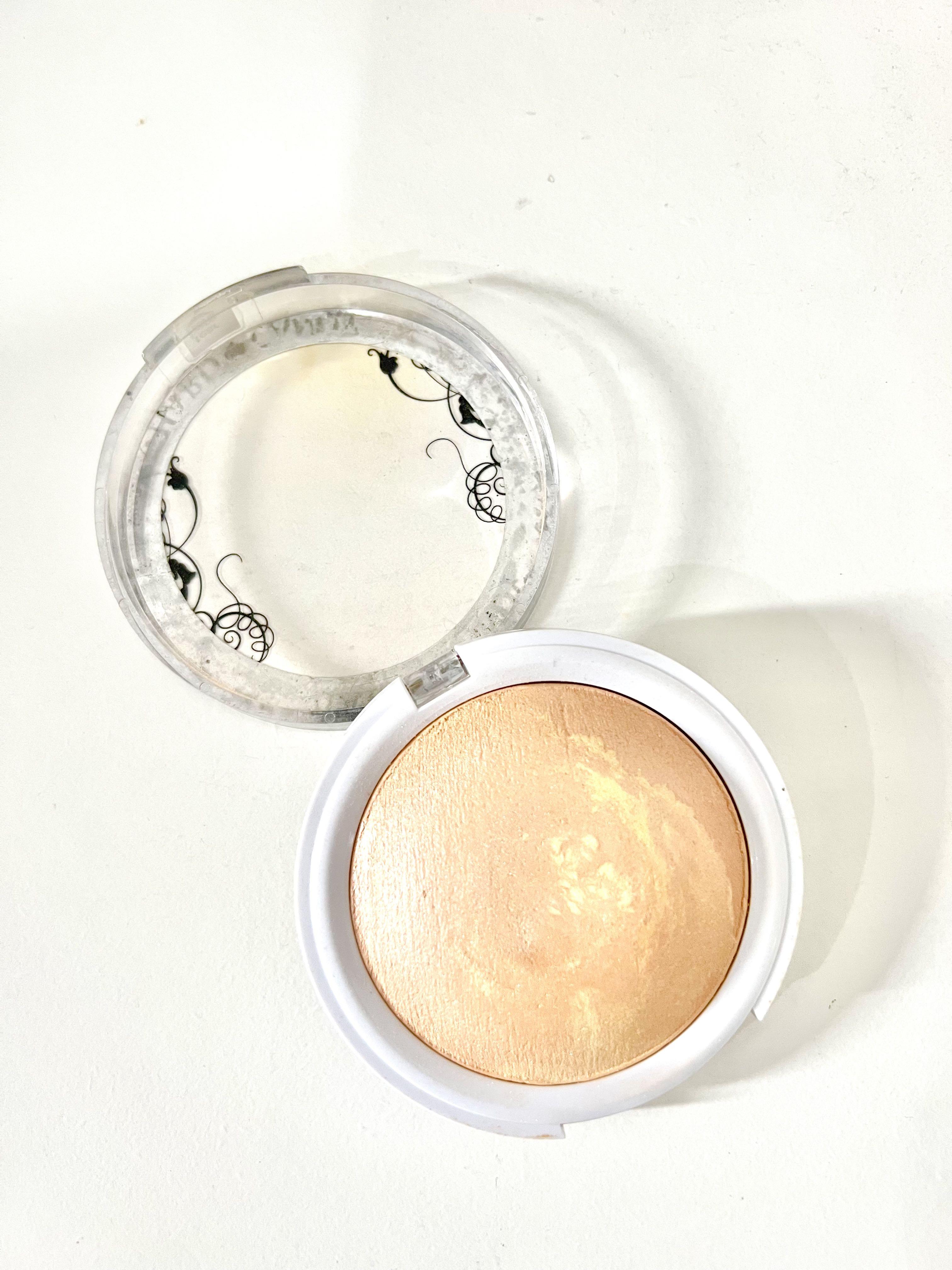 Highlighter Hard Candy warna Tiki, masih 99, ga perna dipakai, hanya