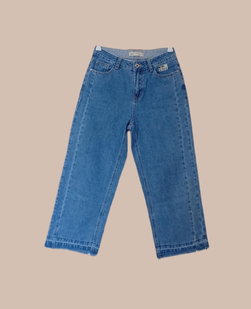 Highwaist Pedal Pants (Category: Jeans) located in San Fernando. Submitted by d.m.fits (Listing ID 1152826692, Image 1). Description: Semir brand Highwaist Pedal Jeans Size 26 Length 33.5" good quality! branded.