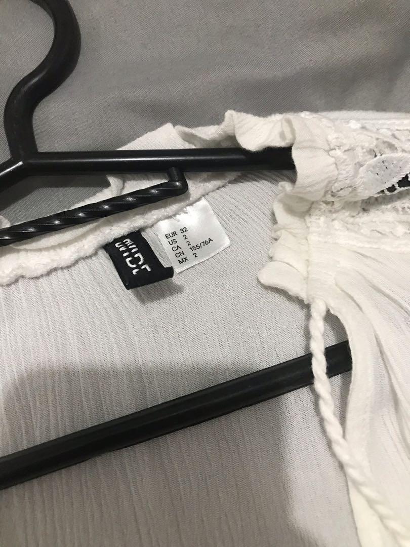 H&M Boho White Long Sleeves Top (Category: Blouses) located in Muntinlupa City. Submitted by regit_ (Listing ID 1152777293, Image 3). Description: Best fits XS-S.