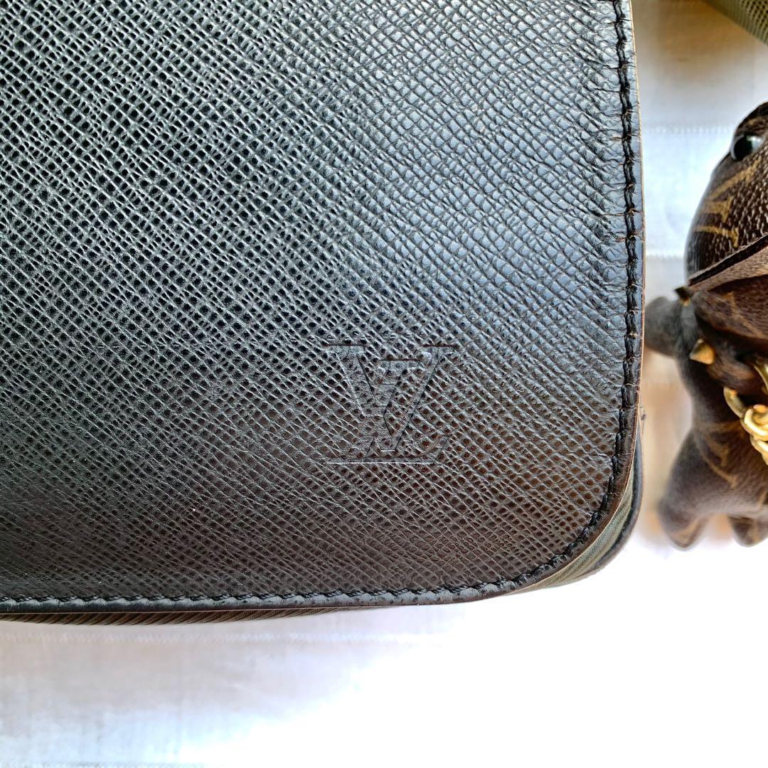 Buy Louis Vuitton Viktor Messenger Bag Taiga Leather Green 2298903