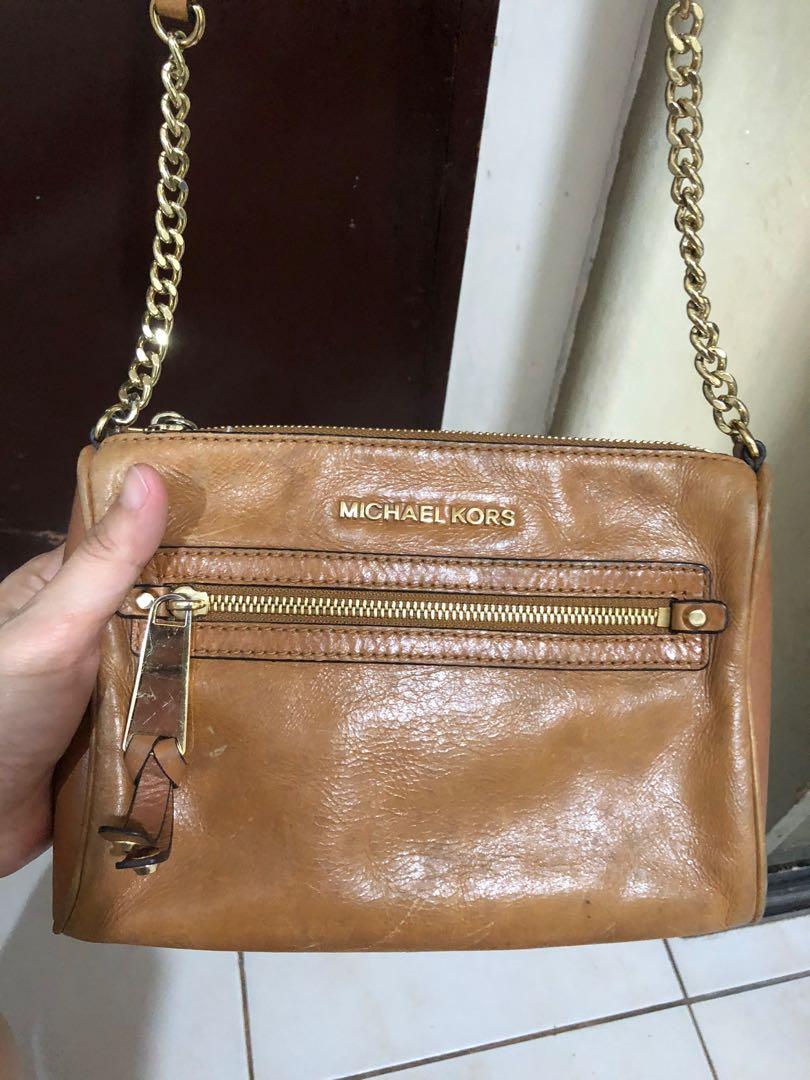 MK Sling Bag (Category: Shoulder Bags) located in Manila. Submitted by nette1207 (Listing ID 1152763302, Image 2). Description: Seldom used. Preferred bigger bag for work. .