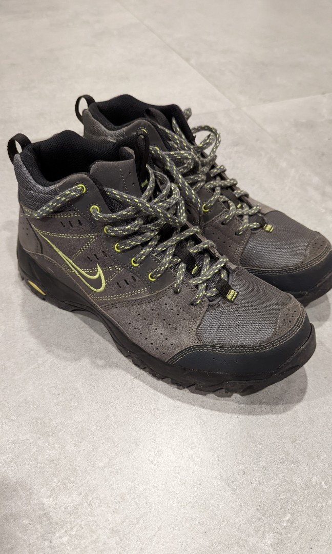 nike acg hiking boots mens