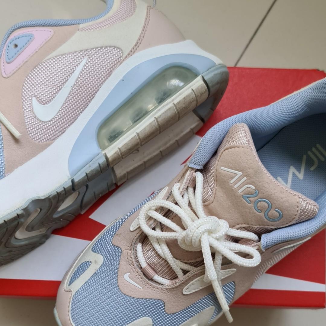 Nike air ladies best sale sneakers