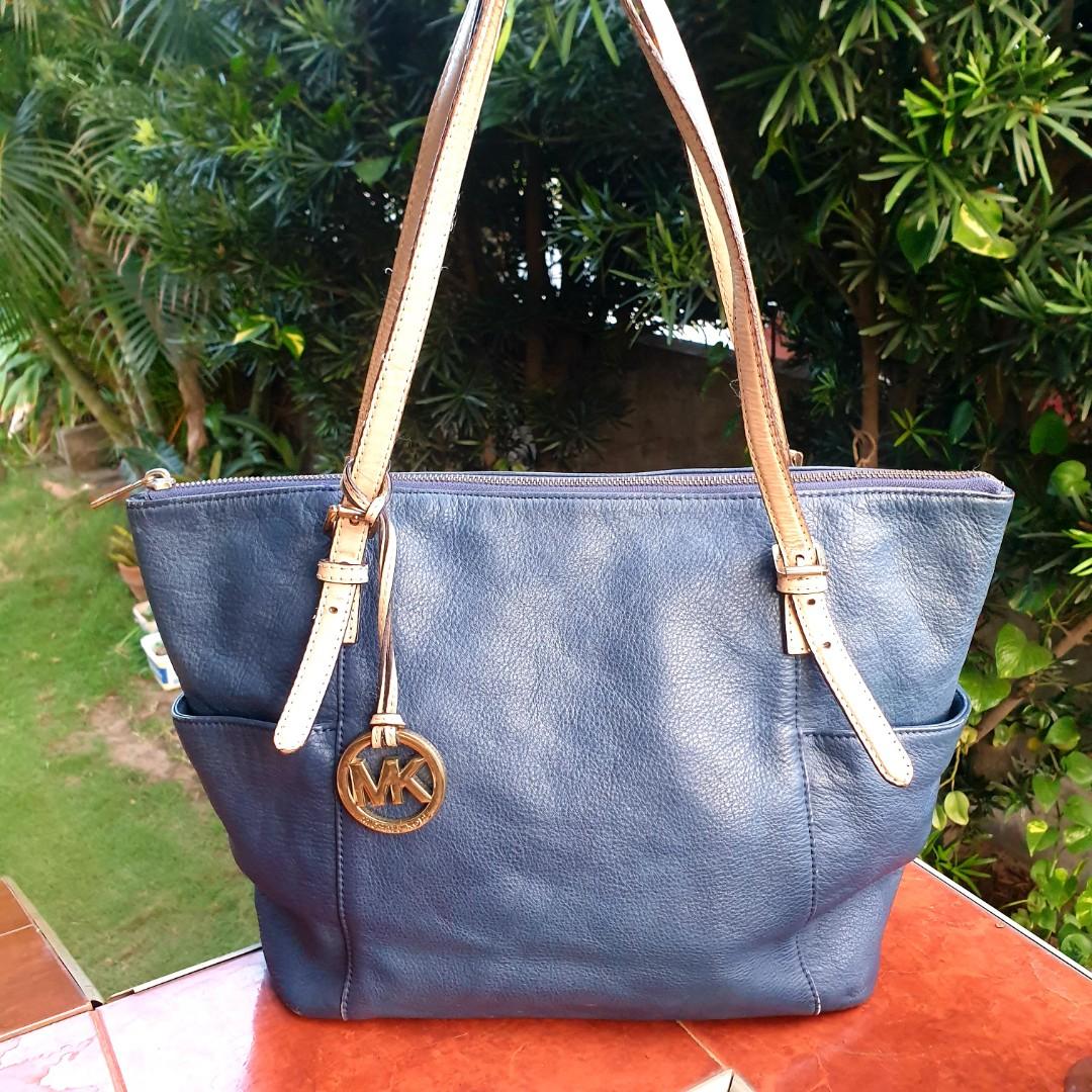 MK Jet Set Medium Saffiano Leather Top-Zip Tote Bag, Luxury, Bags & Wallets  on Carousell