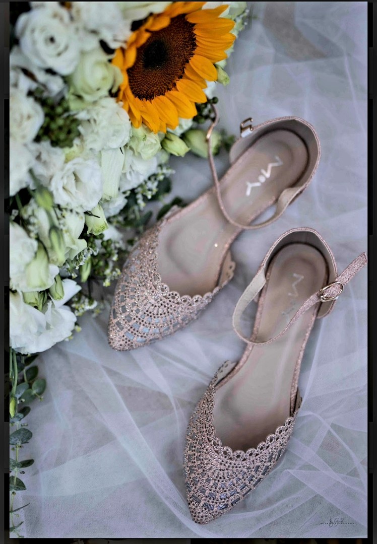 Rose gold flat shoes, Women's Fashion, Footwear, Flats & Sandals on