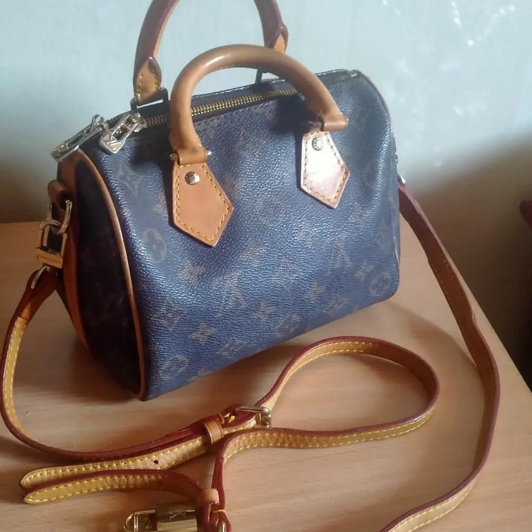 Tas LV mini, Fesyen Wanita, Tas & Dompet di Carousell