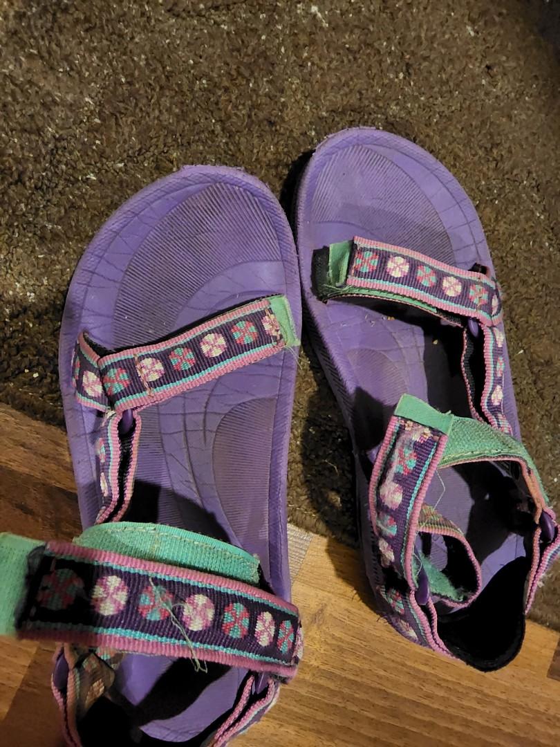 Teva size 4 online