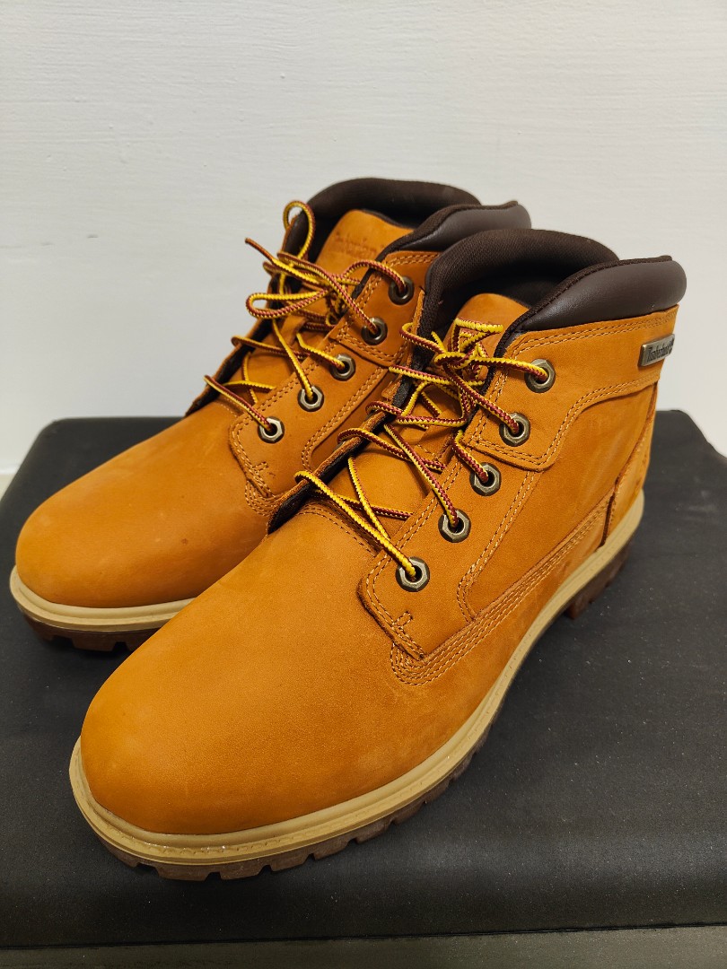 Timberland 靴子男鞋9.5W, 他的時尚, 鞋, 靴在旋轉拍賣