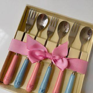 全新可議💕蝴蝶結粉藍叉子湯匙套組 甜點餐具 甜點叉子 午茶餐具 野餐餐具 蝴蝶結 環保餐具 餐具組 可議價 #Yesterday