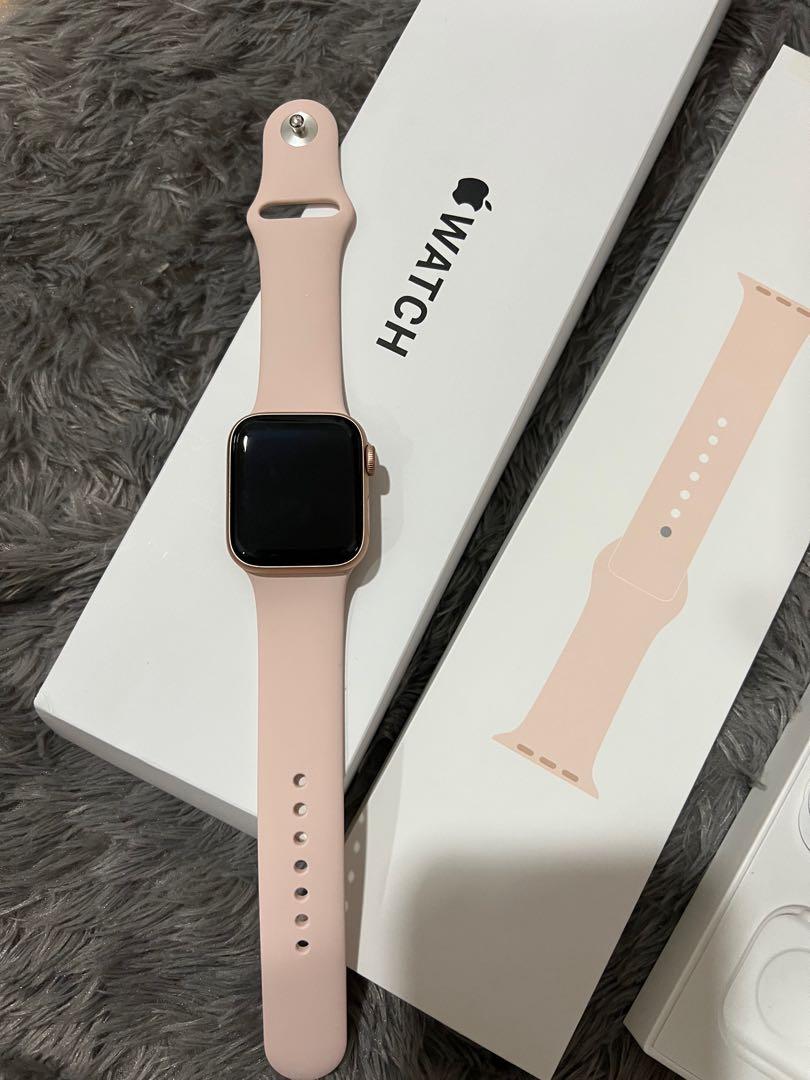 Apple Watch SE 40mm Rose Gold, Fesyen Wanita, Jam Tangan di Carousell