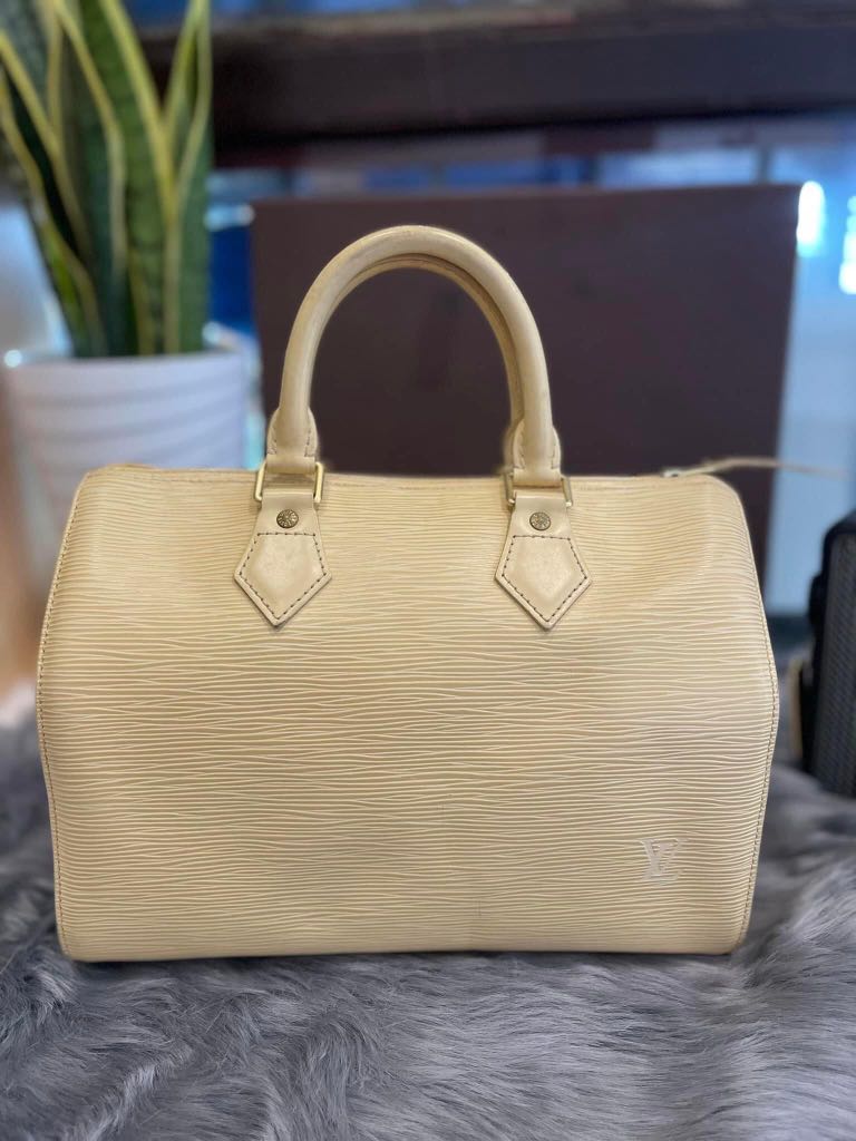 Authentic Louis Vuitton Epi leather Speedy30, Women's Fashion, Bags