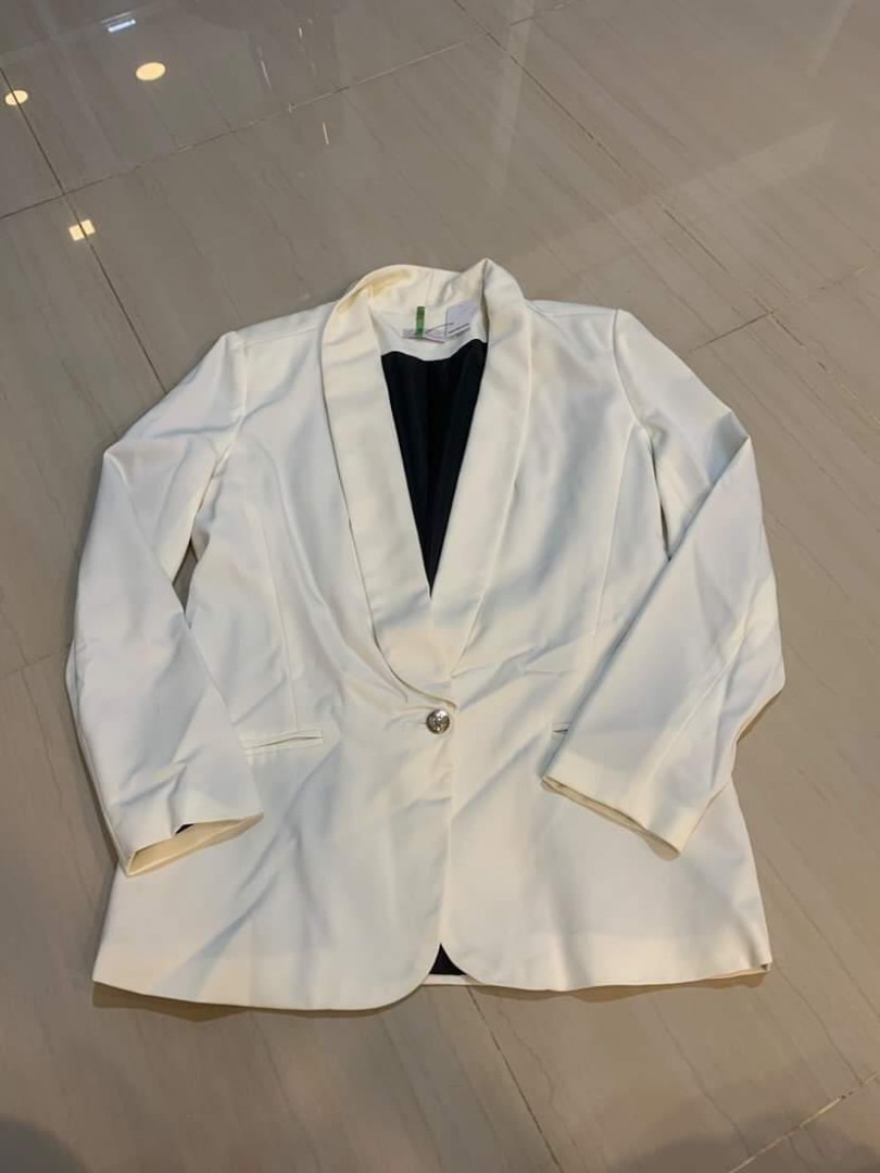 Blazer Love bonito, Fesyen Wanita, Pakaian Wanita, Atasan di Carousell