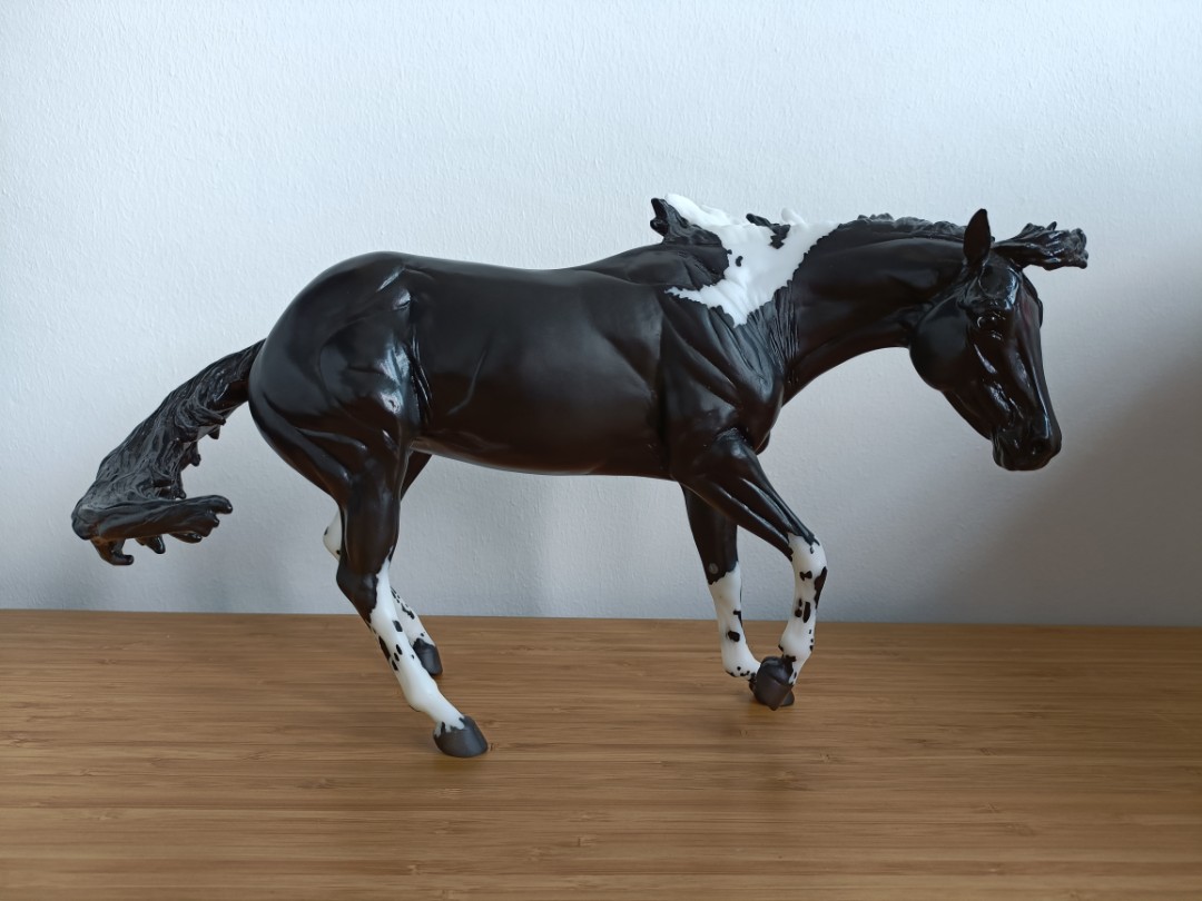 Breyer Paint Me A Pepto model horse toy, Hobbies & Toys, Toys & Games