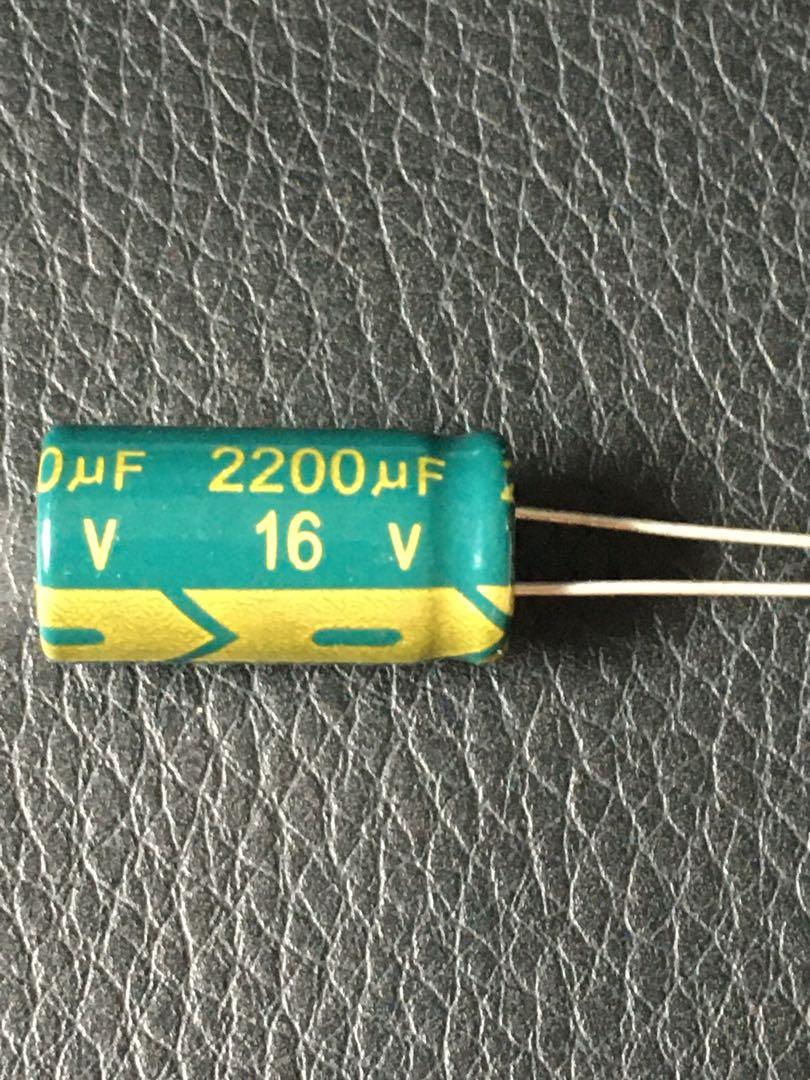 5 Condensatori Elettrolitici Nippon Chemi-Con 16V 2200µF - Serie KZH, Originali Giapponesi