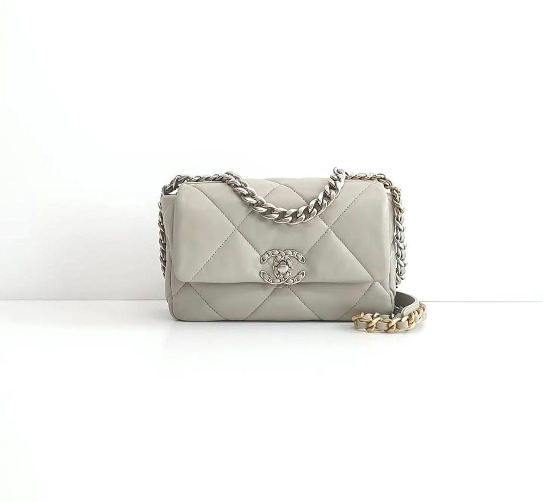 CHANEL Lambskin Quilted Medium Chanel 19 Flap Grey 1293639