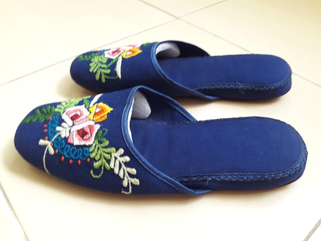 Chinese discount velvet slippers