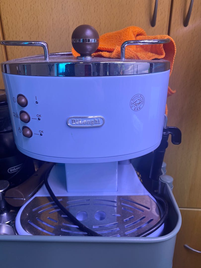 Delonghi coffee machine 咖啡機 送磨豆機, 家庭電器, 廚房電器, 咖啡機及咖啡壺 Carousell