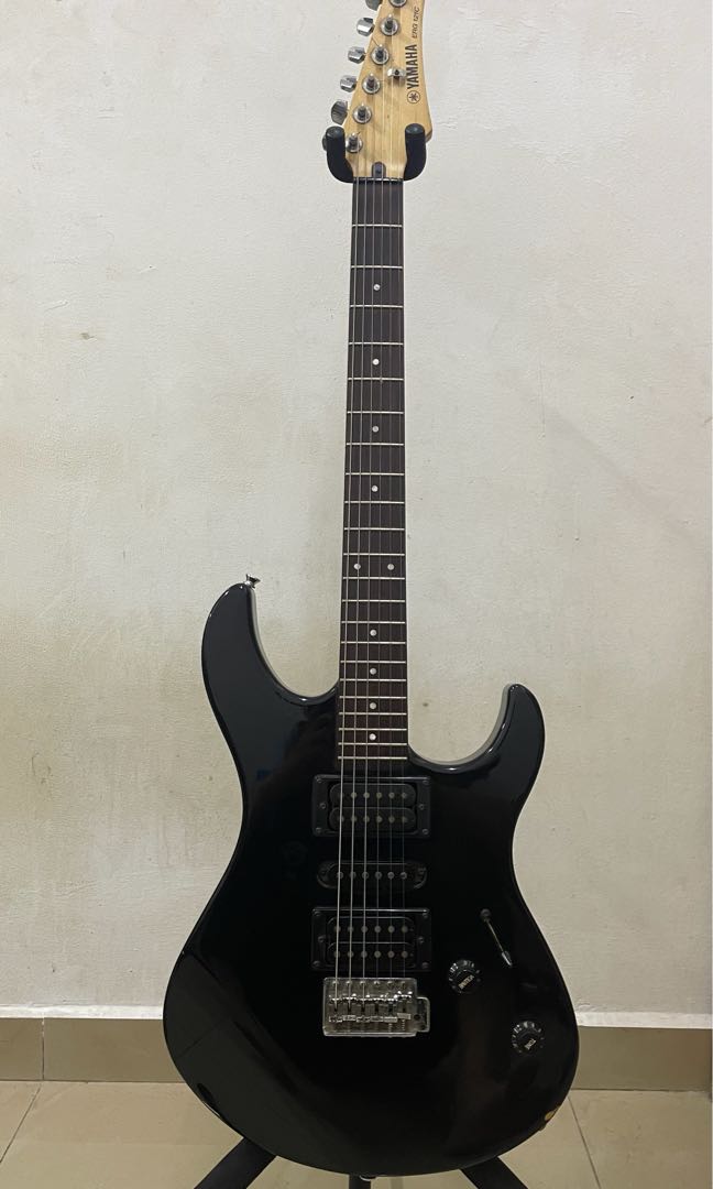 Yamaha electric sale guitar erg 121c