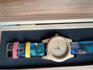 Jam tangan woodka