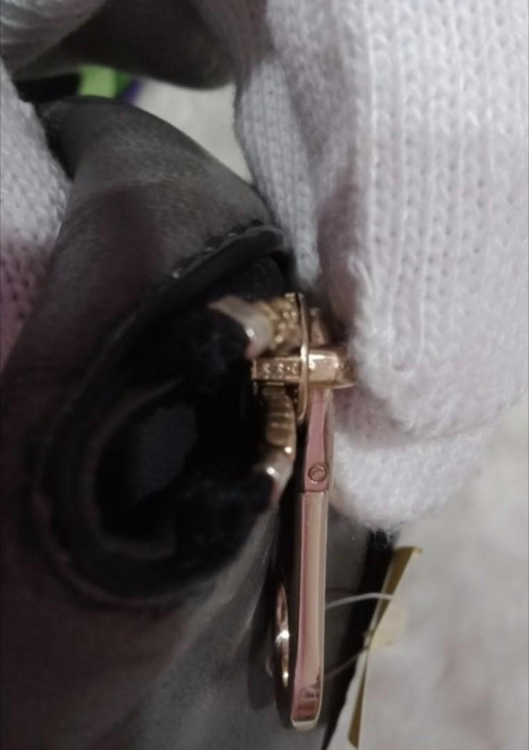 Marc Jacobs with tag and serial number, Luxury, Bags & Wallets on Carousell