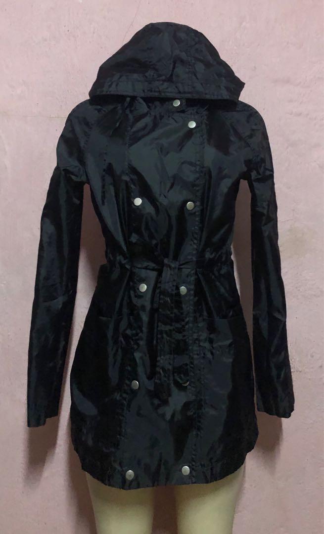 Mossimo Supply Co Rain Jacket | Small (Category: Coats, Jackets and Outerwear) located in Manila. Submitted by khriztyne (Listing ID 1158120077, Image 2). Description: Color may vary from actual product due to camera lighting and screen resolution.