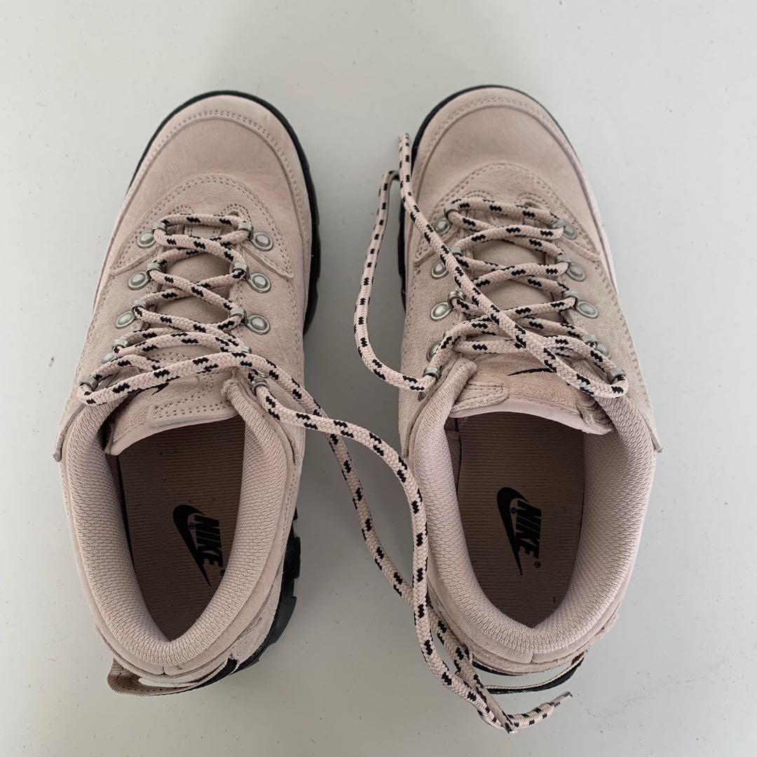 Nike Lahar Low, Women's Fashion, Footwear, Sneakers on Carousell