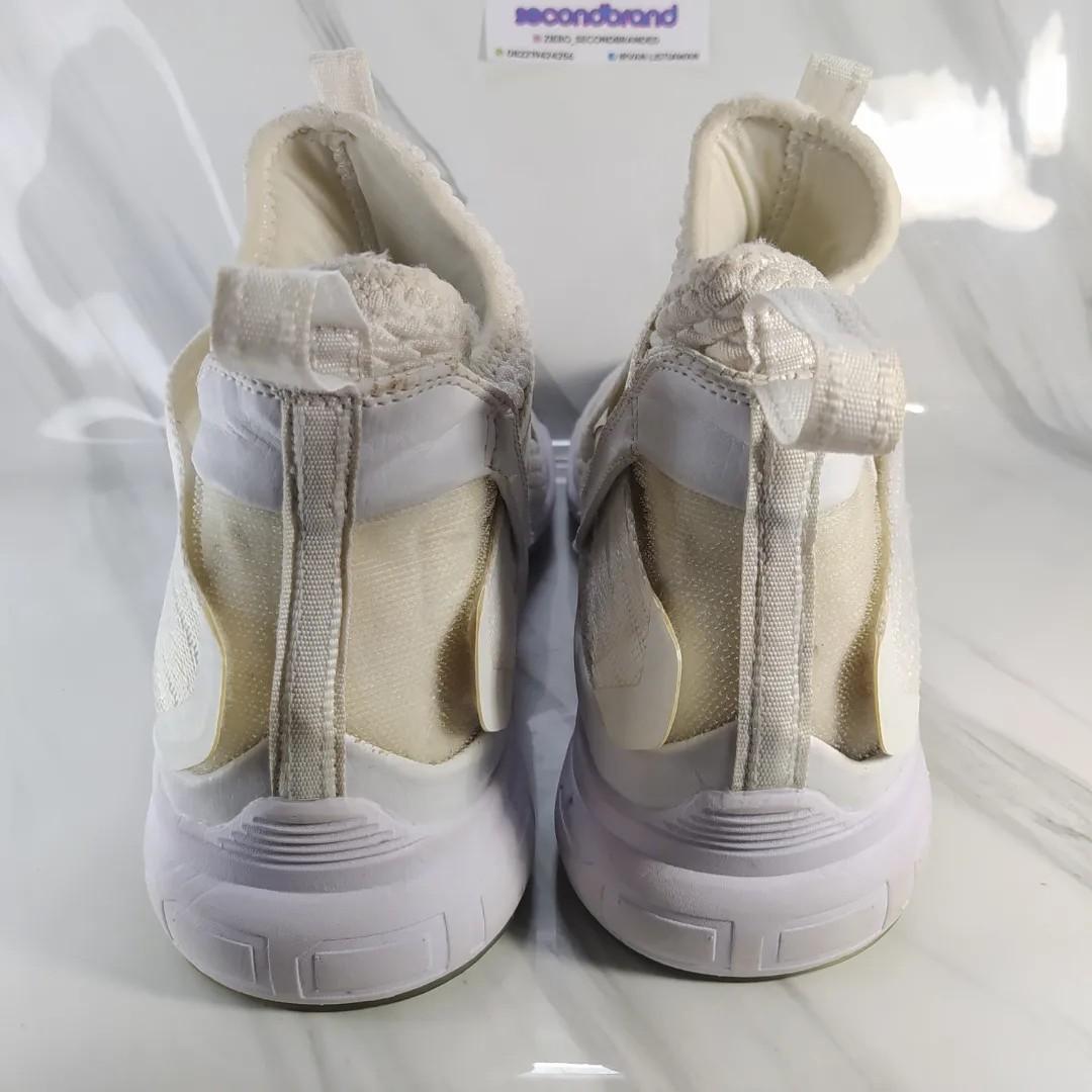 lebron soldier 12 triple white