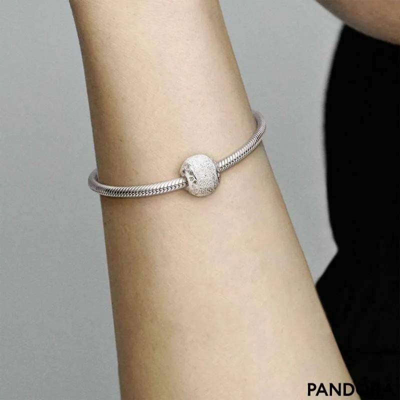 Glittering hearts hotsell of pandora charm