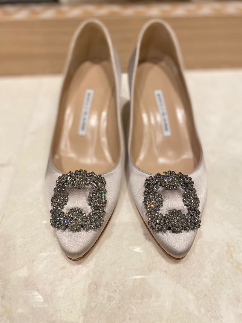 Preloved Manolo Blahnik silk 2” heels 