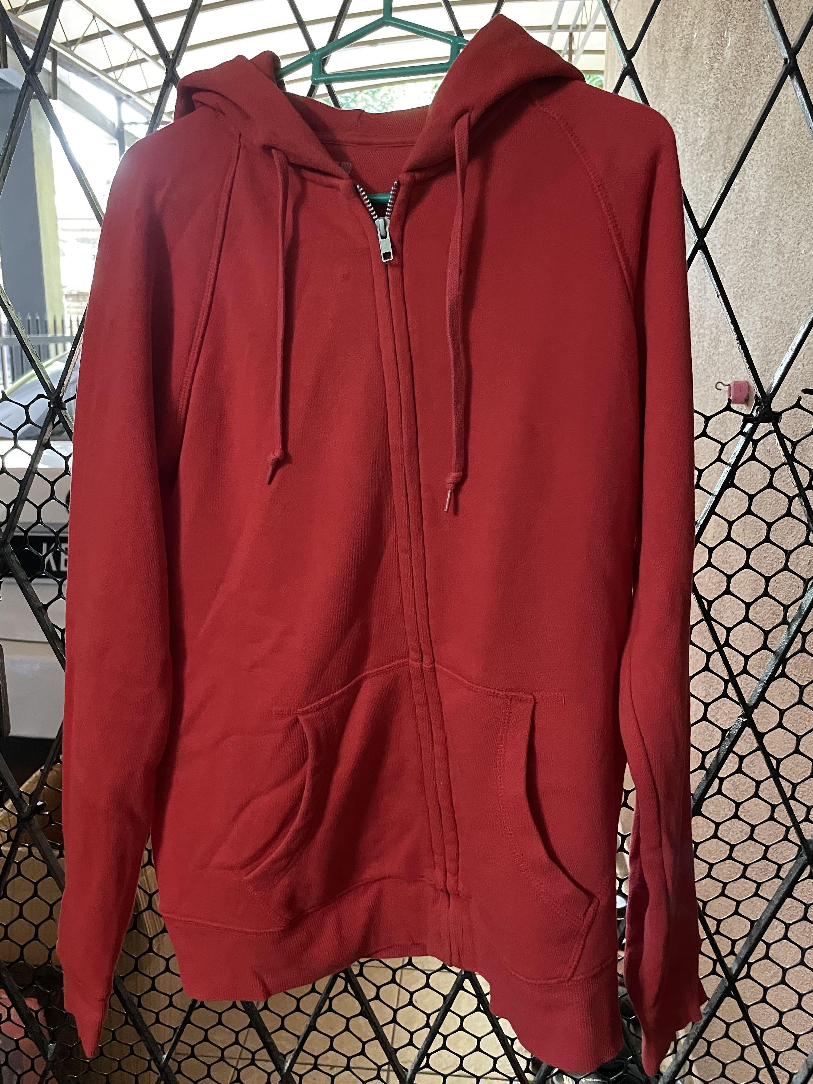 Pre Loved Red Uniqlo Hoodie Women s Fashion Coats Jackets and Outerwear on Carousell
