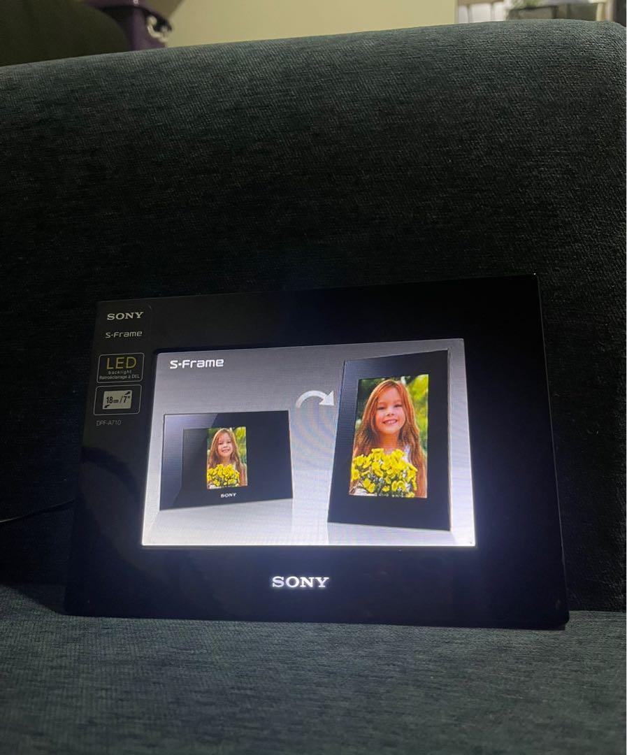 Portarretrato Digital Sony S-Frame con LED de 7, Widescreen. Color Negro.