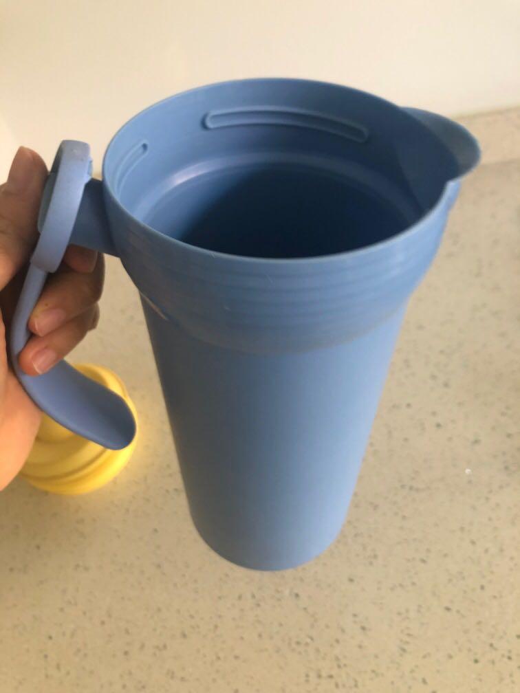 Tupperware jug with lid65074409538690114