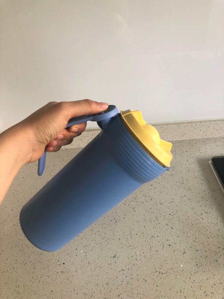 Tupperware jug with lid65074409538690112