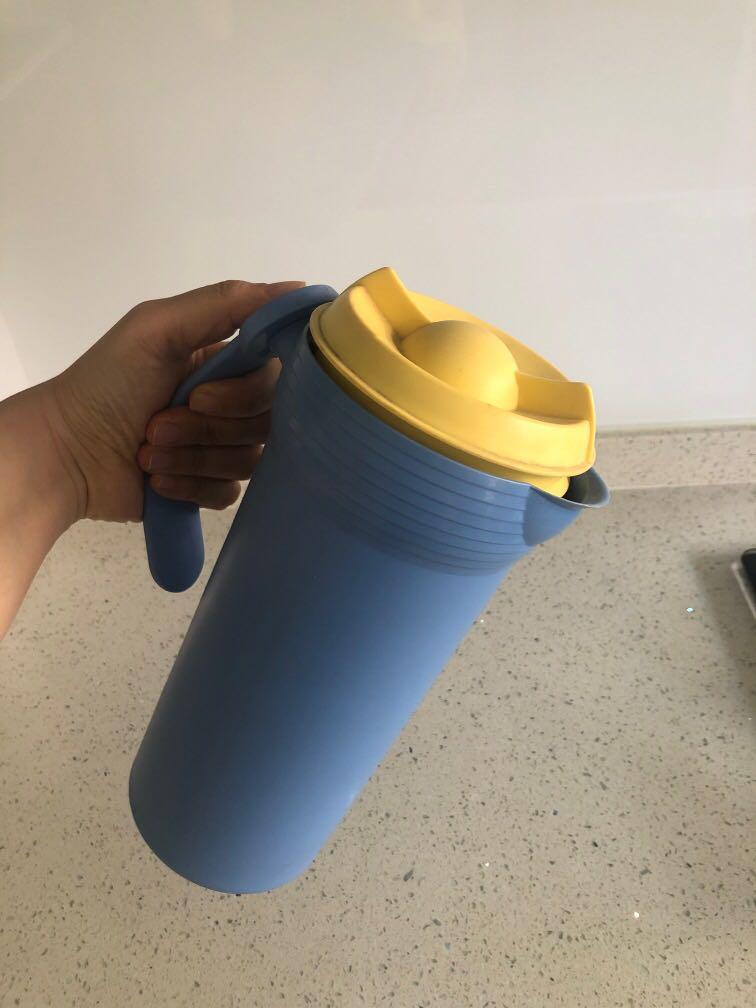 Tupperware jug with lid65074409538690113