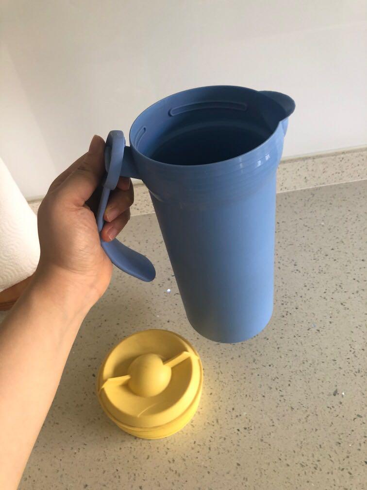 Tupperware jug with lid65074409538690115