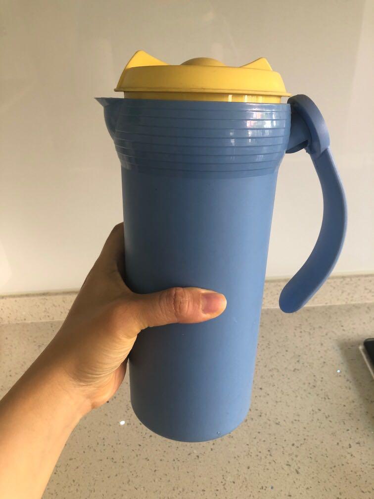 Tupperware jug with lid
