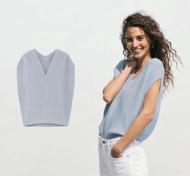 Uniqlo 3D cotton v neck french cocoon sweater vest