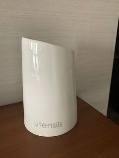Utensils holder
