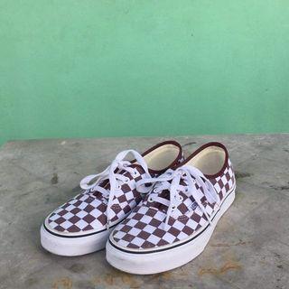 vans checkered burgundy