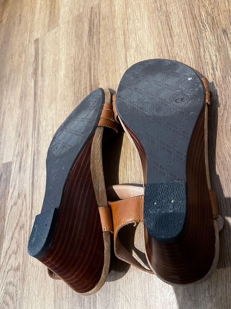 Vionic Laurie wedge sandal in tan 38 size 7