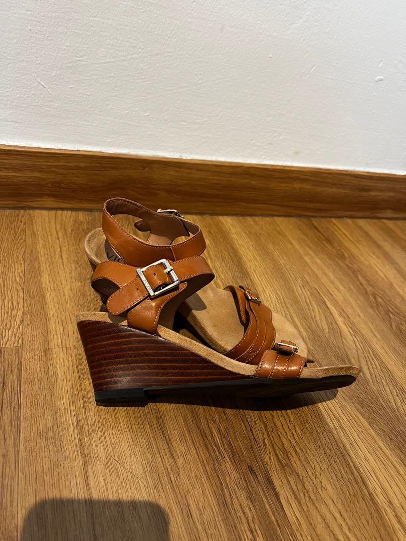 Vionic Laurie wedge sandal in tan 38 size 7