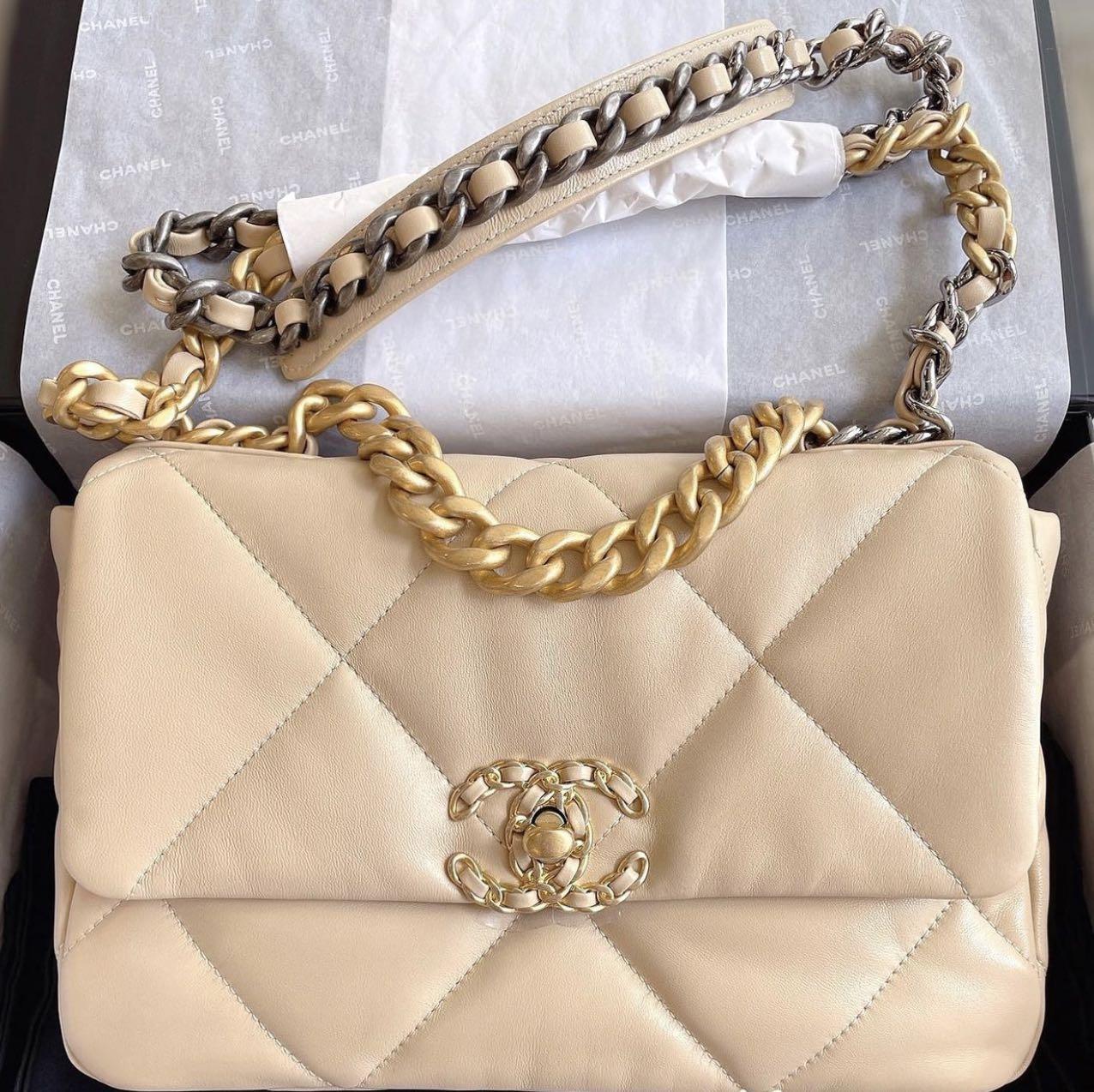 Gold on sale chanel 19