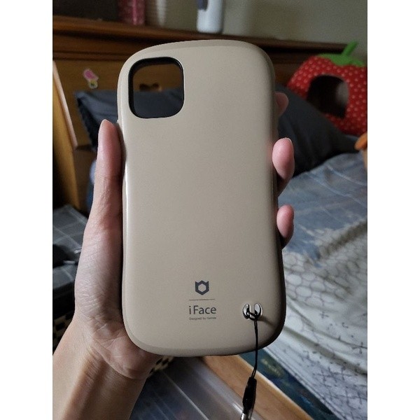 二手iface奶茶色手機殼iPhone11款附贈一個小掛環, 手機及配件, 電子周邊配件及產品, 手機套及手機殻在旋轉拍賣
