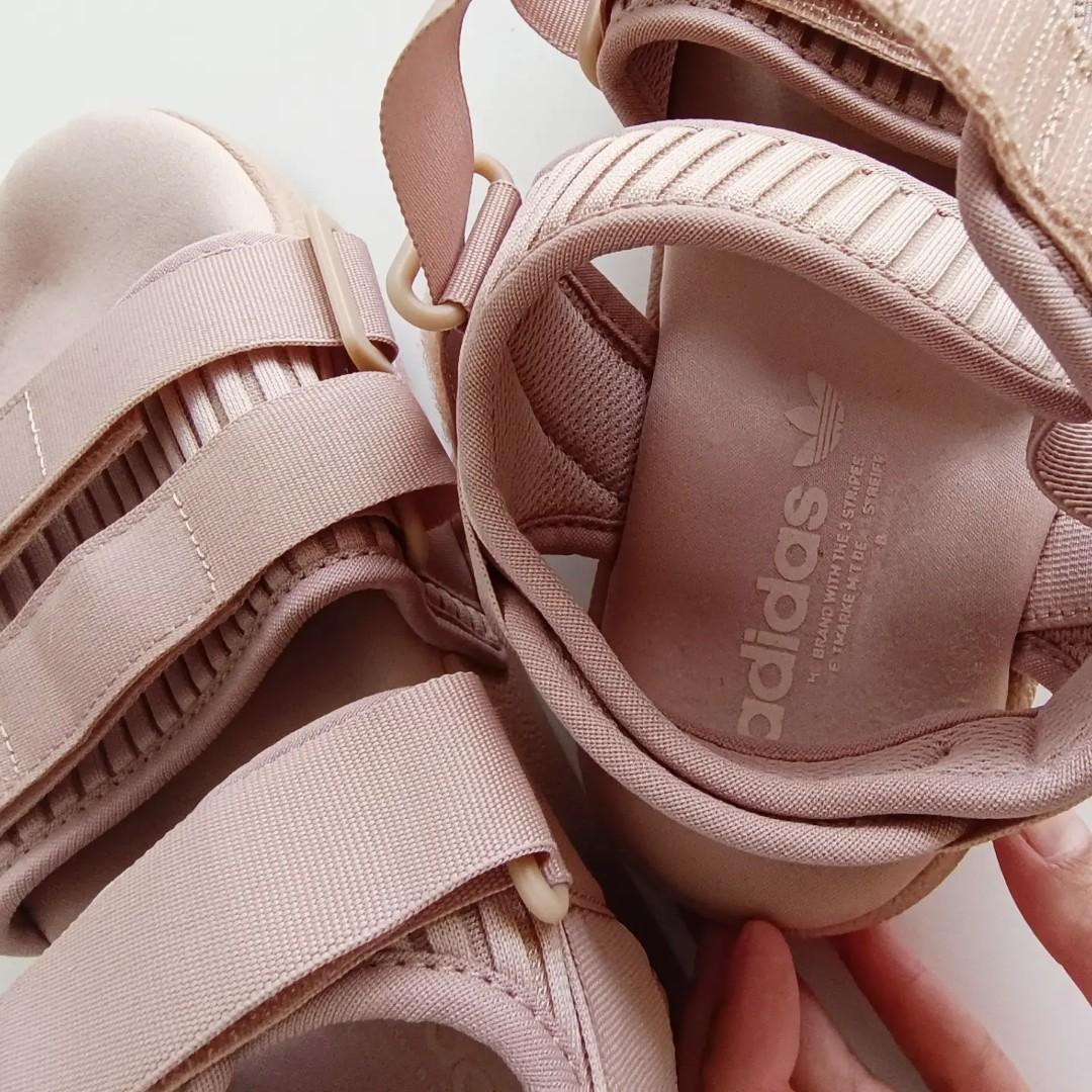 Adidas Adilette 2.0 Ash Pearl Sandal, Fesyen Wanita, Sepatu di Carousell