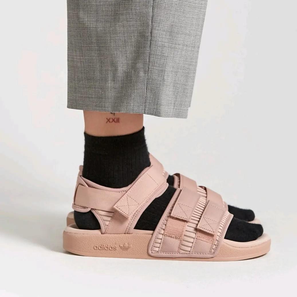 Adidas Adilette 2.0 Ash Pearl Sandal, Fesyen Wanita, Sepatu di Carousell