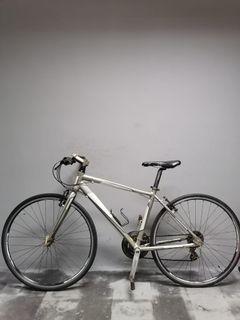 Bicycles,Trinx hybrid bike, full aluminum frame, 24 speed shimano gear, good condition