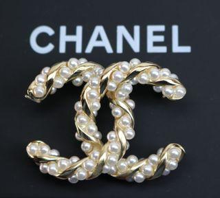 chanel brooch, authentic, Chanel CC Pearl Twist 
