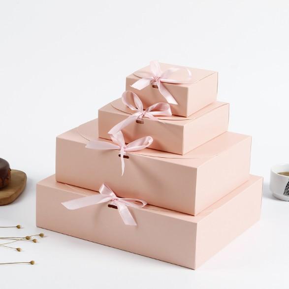 CLAMSHELL PASTRY GIFT BOX (Category: Storage Boxes & Baskets) located in Malabon City. Submitted by heyitskhen (Listing ID 1132109823, Image 3). Description: White, Brown, Black, Pink and Mint green Small 11x11x5cm -25 each Medium 17x-17x5cm-29 each Medium 1-24x24x6cm-33 each Large 27x20x8cm-36 each XL- 31x26x8cm-45 each .